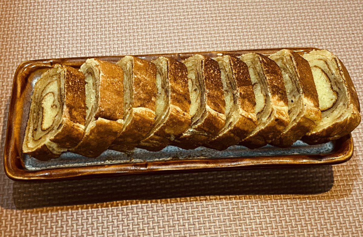 kabutakibi's tweet photo. 🏕️🔥でバウムクーヘンを作れるのを知ったのは #ドラえもん でした♪

#年越しキャンプ で作るぞぉ〜✊
練習でフライパンバウムクーヘン を家で作ってみたぁ〜‼️

合羽橋でフライパン買って卵焼きの修行した時の事を思い出した🥹

改善点
火加減の工夫&amp;緩めの地で薄く焼くだな👍

#パチパチガーデン https://t.co/Bc9orKWcLW