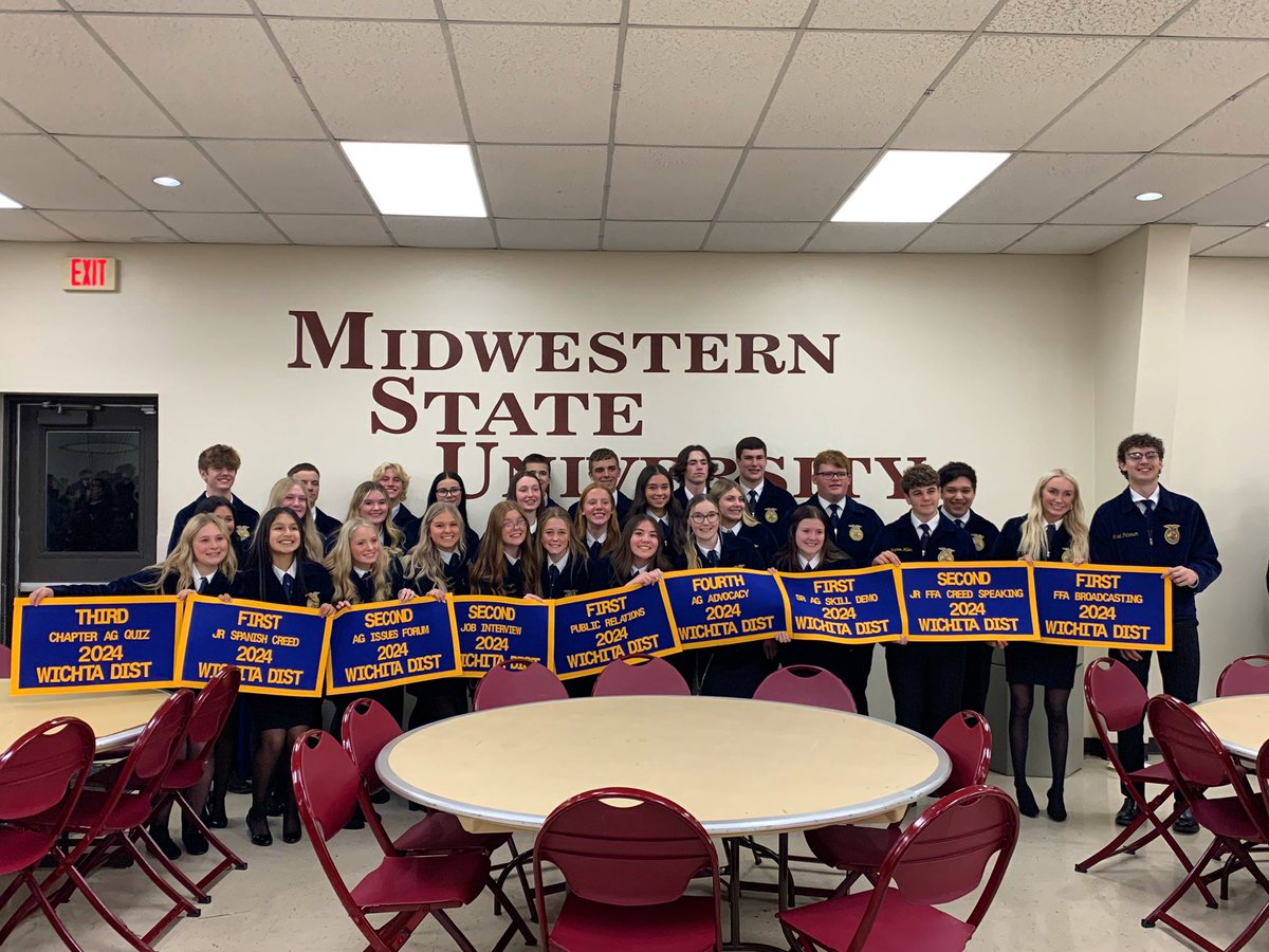 HollidayFFA's tweet photo. 🌟Wichita District Banquet🌟 

Our students attended the Wichita District Banquet to receive their contest banners.

🌟Valerie &amp; Trent served their duties as Wichita District Officers. 

🌟Ben, Crockett, Sadie, &amp; Rylee served as Voting Delegates to vote on the talent contest. https://t.co/BHinf6jvy7