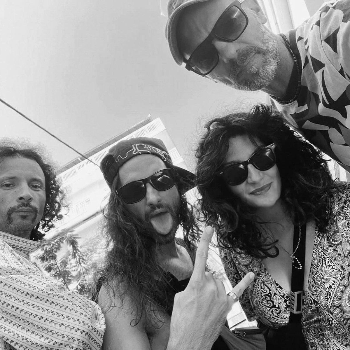 Konzert der griechischen Musikerin 𝗙𝗲𝘃𝗿𝗼𝗻𝗶𝗮 mit Ihrer Band.
📍 Salon De Jazz Köln
🕗 Mi. 11.12 | 20:00 Uhr
💶 Eintritt: 15€
#griechenland #konzert #volksmusik #greekbalkan #zeitgenössische #funky #musik #in #köln #entdecken #ελλάδα #ελληνική #συναυλία #στην #κολωνία