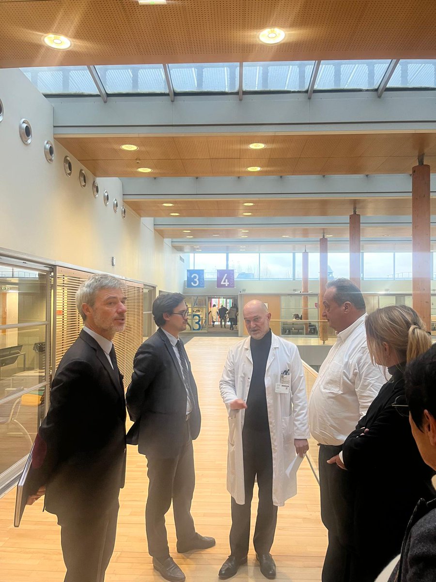 Gustave Roussy (@gustaveroussy) on Twitter photo L'<a href="/Institut_cancer/">Institut national du cancer</a> à <a href="/GustaveRoussy/">Gustave Roussy</a> 🏥
Hier, les équipes de l'Institut ont reçu <a href="/nicolasscotte/">Nicolas Scotté</a>, directeur général de l'#INCA, et son conseiller médical, Jérôme Viguier.
Au programme ➡ visite et présentation de Gustave Roussy et de ses infrastructures, rencontre avec les L'<a href="/Institut_cancer/">Institut national du cancer</a> à <a href="/GustaveRoussy/">Gustave Roussy</a> 🏥
Hier, les équipes de l'Institut ont reçu <a href="/nicolasscotte/">Nicolas Scotté</a>, directeur général de l'#INCA, et son conseiller médical, Jérôme Viguier.
Au programme ➡ visite et présentation de Gustave Roussy et de ses infrastructures, rencontre avec les