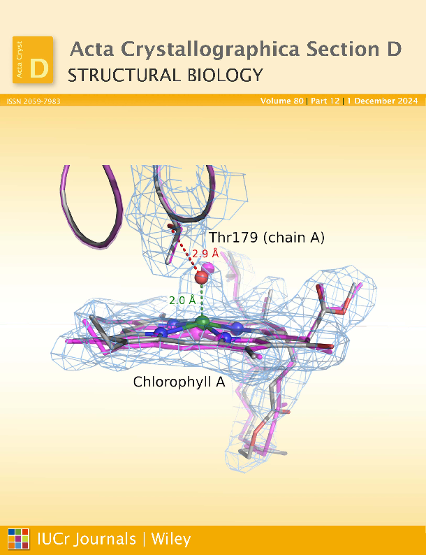 Our final issue of 2024 is out: tinyurl.com/4efts8bb 
The cover shows the refinement of the coordination of a magesium cation  in a cryoEM structure of chlorophyll using metal-coordination restraints extracted from the Crystallography Open Database tinyurl.com/3w8zrdmf