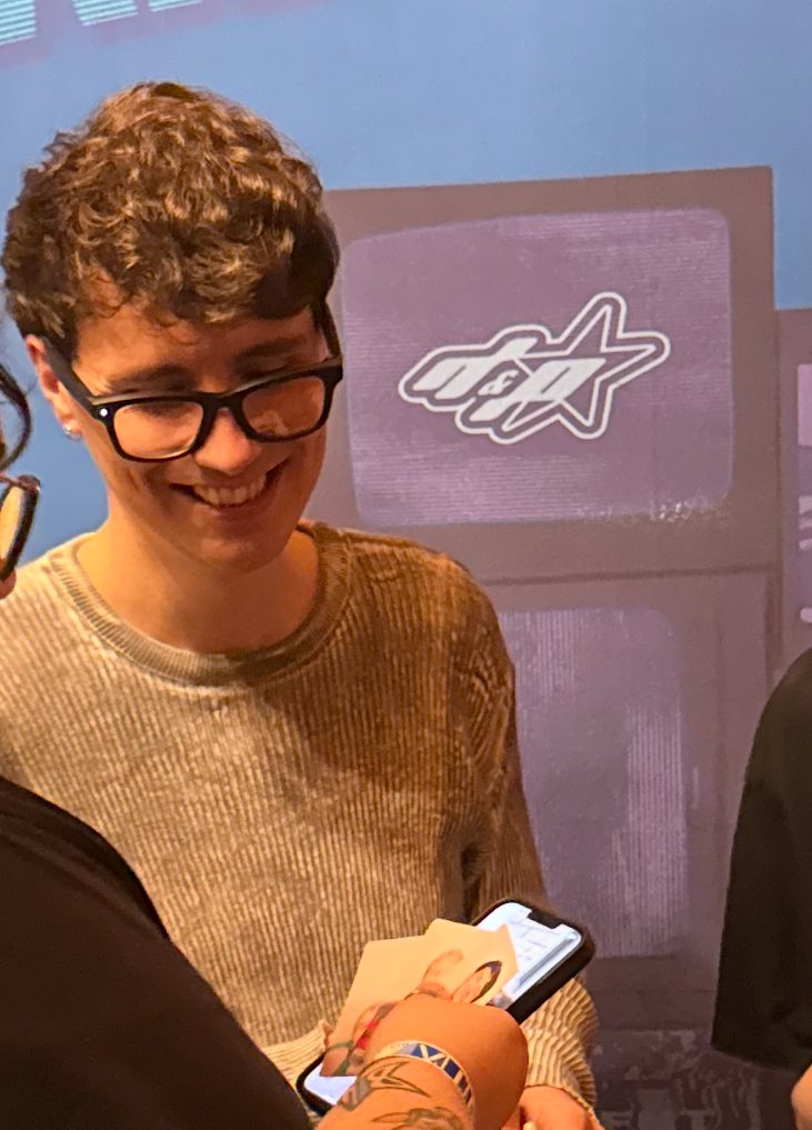 talvescio's tweet photo. fuck it, dan in glasses 😪 https://t.co/Aq4EHD4jRw
