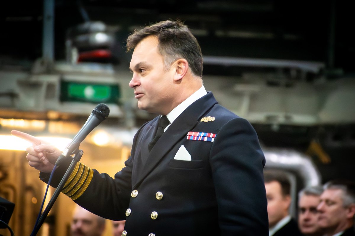 HMS Queen Elizabeth tweet media