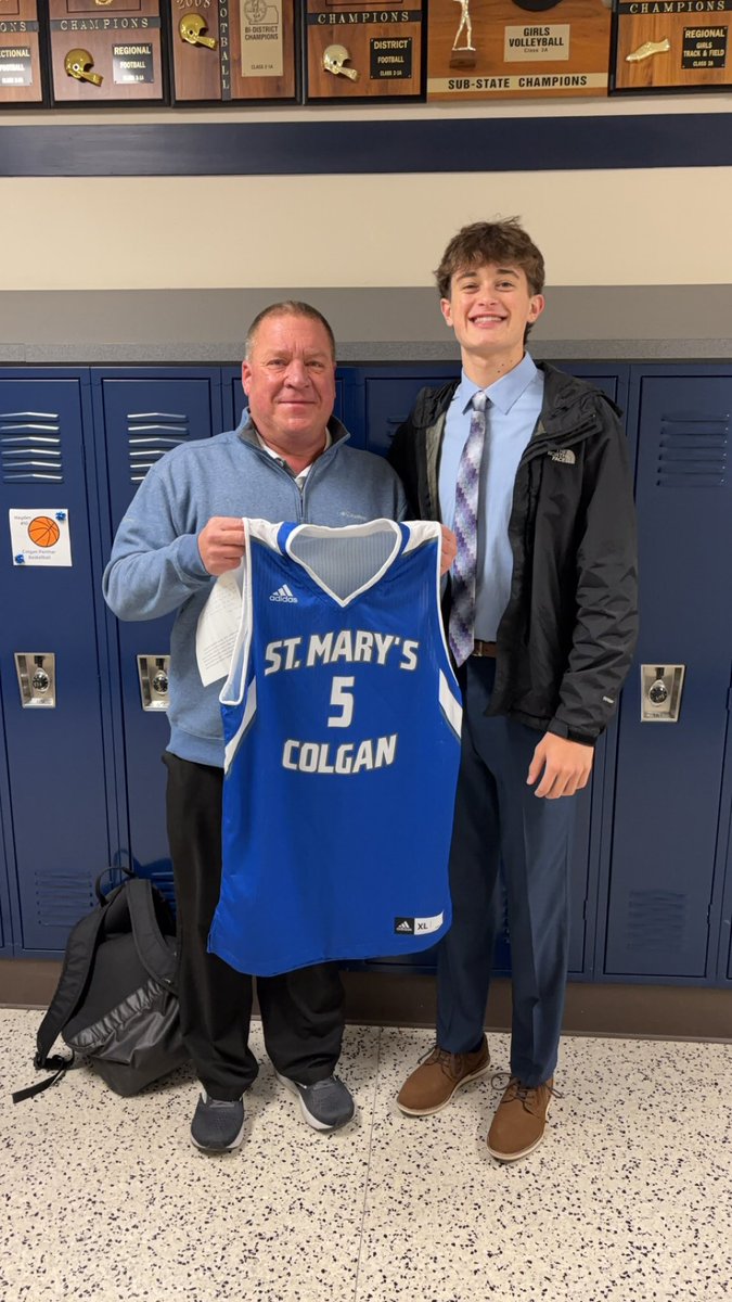 ColganBB's tweet photo. For home games our seniors give out their old jerseys to staff members that have had a positive influence in their life! Thank you for all that you do for our student-athletes!!
#TheColganWay βοΈππ https://t.co/Uz6EG80rRO