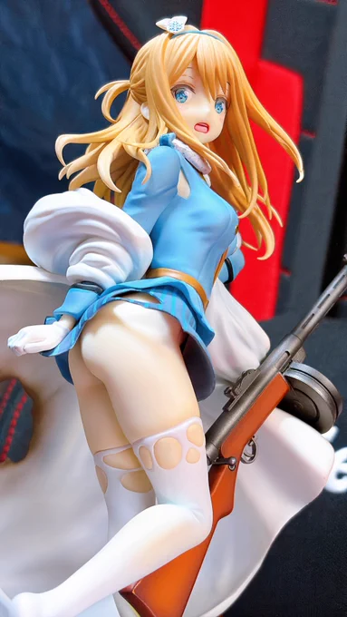 ドルフロ2やってたら欲しい気持ちが成長しすぎたのでスオミのフィギュア買っちゃった。 Anmi顔の再現度高い。っていうか何よりSiriが…Siriが…