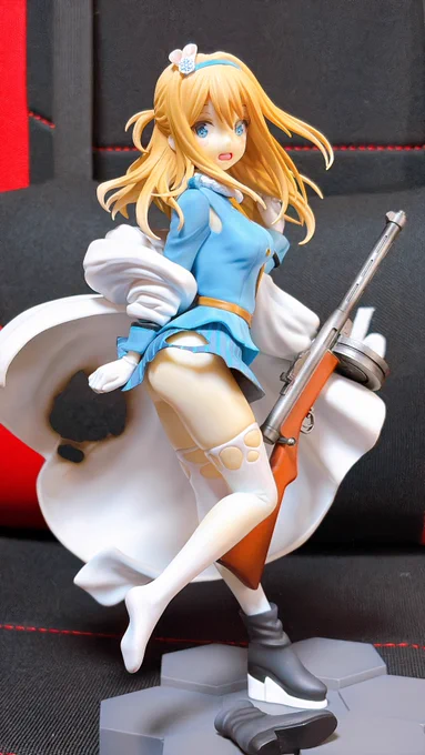 ドルフロ2やってたら欲しい気持ちが成長しすぎたのでスオミのフィギュア買っちゃった。 Anmi顔の再現度高い。っていうか何よりSiriが…Siriが…