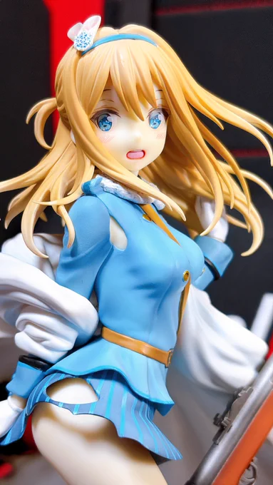 ドルフロ2やってたら欲しい気持ちが成長しすぎたのでスオミのフィギュア買っちゃった。 Anmi顔の再現度高い。っていうか何よりSiriが…Siriが…