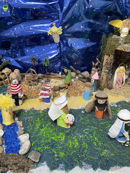 SMBOSQUE's tweet photo. ¡Nuestro belén ya está terminado! ✨ Gracias a todos por hacer posible este proyecto tan especial. Hoy ha venido el jurado a valorarlo. ¡Estamos emocionados por saber los resultados! Seguiremos informando. ¡Feliz Navidad!
#Belén #Concurso #Navidad #smbosque https://t.co/5DG34St5xk