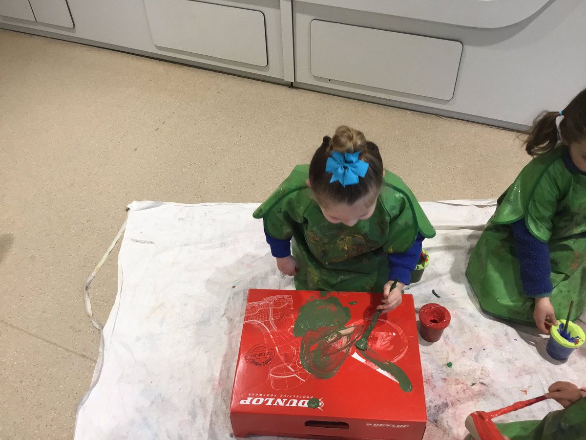 neilston_madras's tweet photo. Today in the creative area we have been super busy using the junk to make our own models. We have been sharing our ideas with our friends and working together as a team #creative #collaborativeplay #reduce,reuseandrecycle https://t.co/xUvlqdZDki