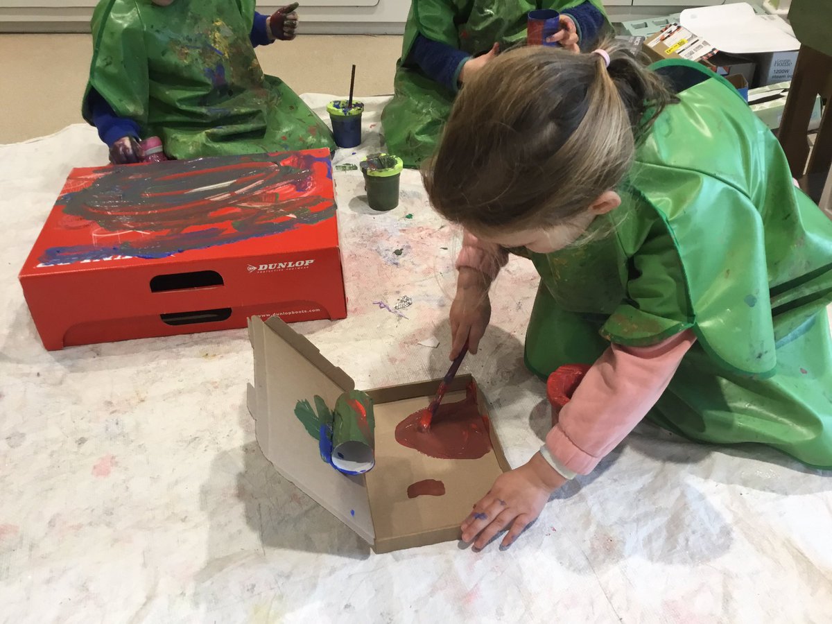neilston_madras's tweet photo. Today in the creative area we have been super busy using the junk to make our own models. We have been sharing our ideas with our friends and working together as a team #creative #collaborativeplay #reduce,reuseandrecycle https://t.co/xUvlqdZDki