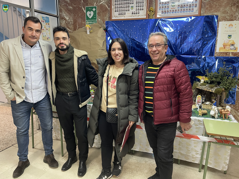 SMBOSQUE's tweet photo. ¡Nuestro belén ya está terminado! ✨ Gracias a todos por hacer posible este proyecto tan especial. Hoy ha venido el jurado a valorarlo. ¡Estamos emocionados por saber los resultados! Seguiremos informando. ¡Feliz Navidad!
#Belén #Concurso #Navidad #smbosque https://t.co/5DG34St5xk