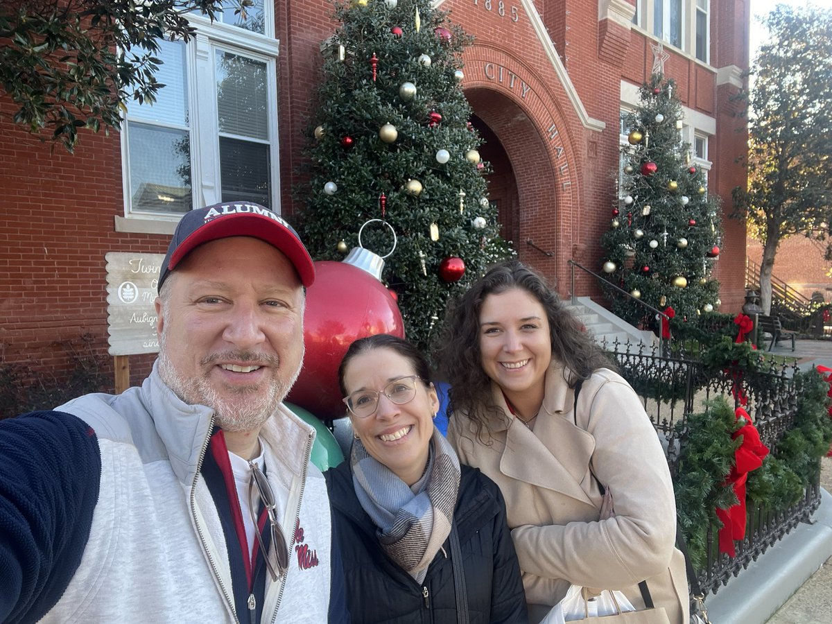 SRadowick's tweet photo. Happy Birthday to my wonderful daughter @nradowick!  Have a great day! https://t.co/2ejRUNMpI8