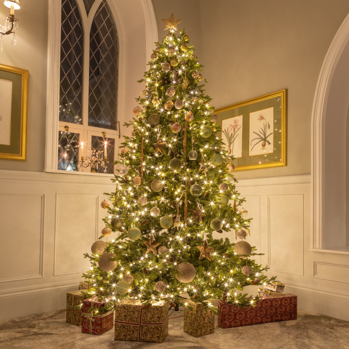 Unwind in our beautifully adorned Abbey during your festive stay at Glenlo Abbey Hotel &amp; Estate. 🎄

Book now: glenloabbeyhotel.ie/special-offers…

#GlenloAbbey #FestiveStay #LuxuryRetreat #Galway