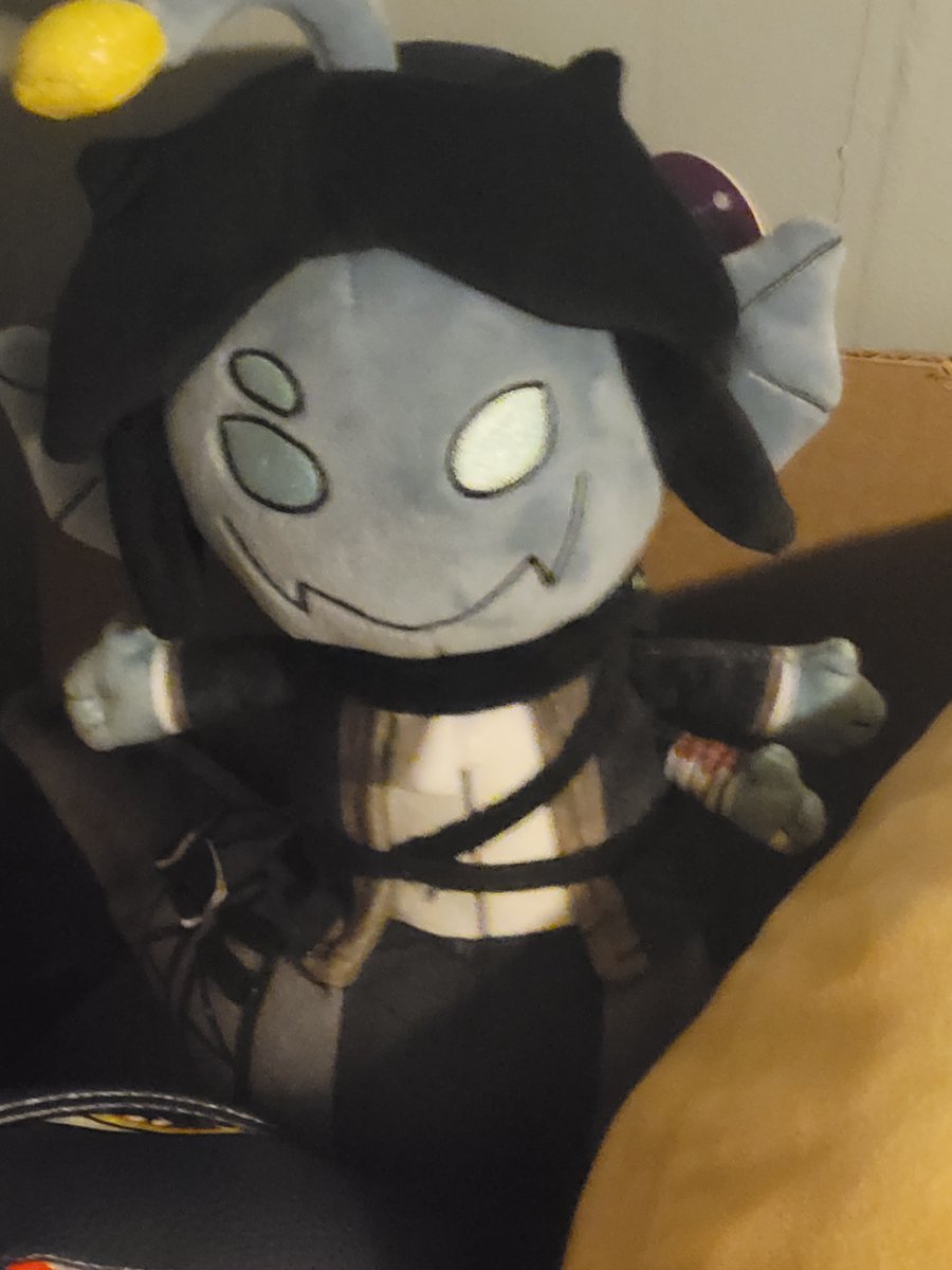 southernshapes's tweet photo. #pressureroblox hes here, another one for my collection, there in the box for now. https://t.co/r0bwXlTFyS