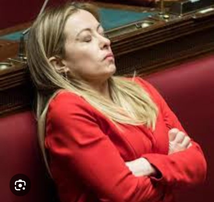 Economia: Industria a picco, produzione in calo per il 21esimo mese di fila. 
Ad ottobre -3,6%, auto in picchiata (-40%).
Quando si sveglia diteglielo!!!
#Meloni