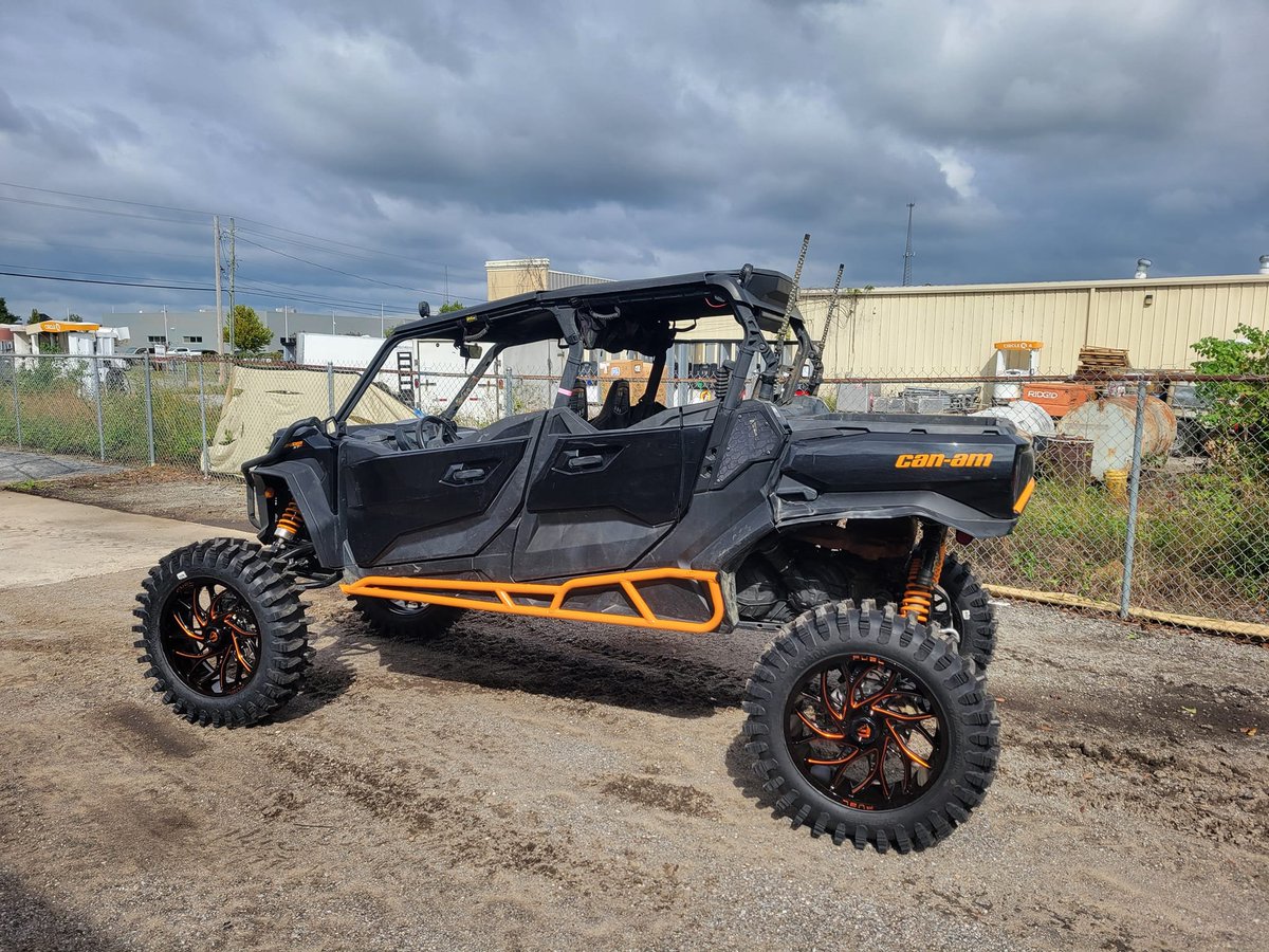 superatvtweet's tweet photo. This 2022 #CanAmCommander rolled out
of @explicit.atv on a whole other level! They set this rig
up on #SATVsuspension Front & Rear Atlas Pro Series
High-Clearance A-arms, an #SuperATV 6" #GDP Billet
portal gear lift, spinning 37 inch tires, & More! πͺβ https://t.co/KL8EYORSVj