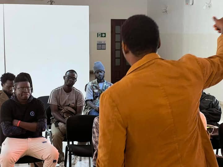 FlaTheRipper's tweet photo. 2e jour d’atelier artistique en cour avec Fla The Ripper Official Amadou Ferguson Mahoney ., quand l’expérience parle , on écoute .
Mercredi 18 decembre , Sorano , 10e édition .
#ghha2024 #pointblankprod #HipHopAwards #hiphopculture https://t.co/PULu2BDItA