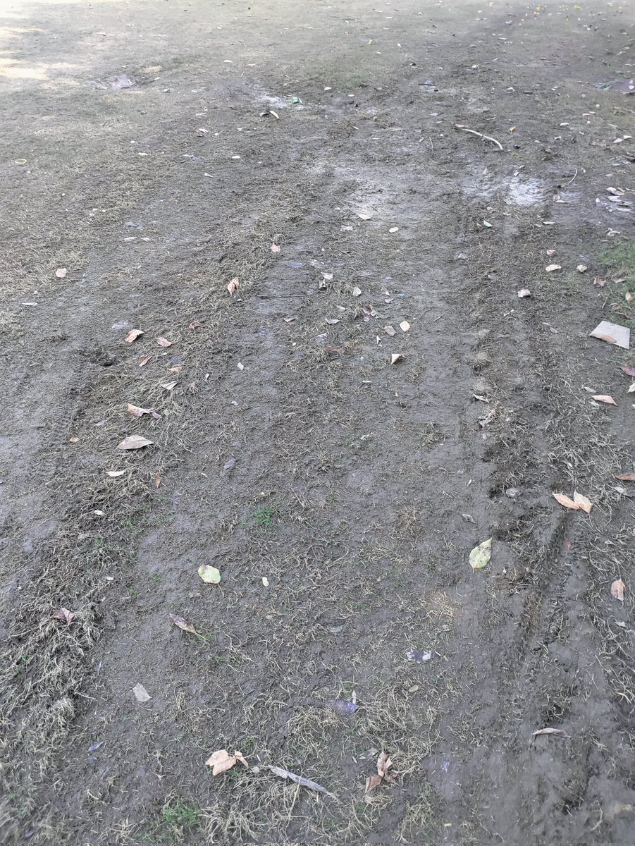 prashant_mal's tweet photo. @noida_authority Look at the condition of city park near to sector 93. The mud everywhere and water pipe is just thrown anywhere for hours. https://t.co/iOsIXmPMRU
