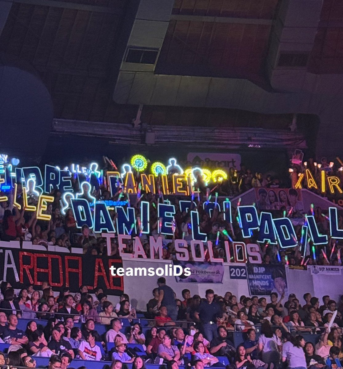 imcha29's tweet photo. Never nakakalimot magpasalamat at i-appreciate ang fans. Kaya kahit anong mangyare never kang mawawalan ng supporters, @imdanielpadilla. Salamat sa lahat ng mga fans na pumunta sa araneta para suportahan si DJ. 🥹🖤

KEEP SHINING SUPREMO
#AllOutForDJP https://t.co/yBfRsgzb13