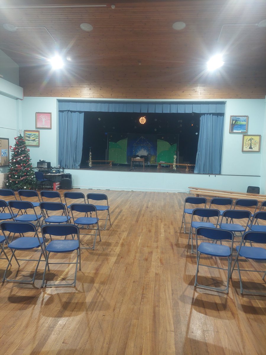 DeerparkPrimary's tweet photo. The scene was set and the costumes ready for the first performance of the nativity Baarmy Bethlehem. A huge thank you to all our families who came along. 1 more show to go! ☃️🎄 https://t.co/yCB9GXq9IG
