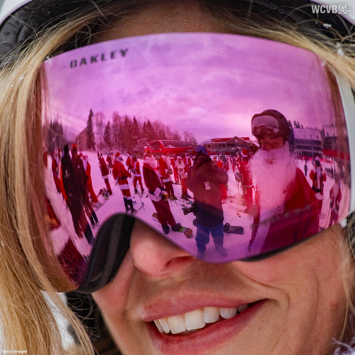 WCVB's tweet photo. 🎅⛷️📸 More than 300 skiers and snowboarders dressed as Santa filled the slopes at Sunday River Resort in Maine for the 24th annual Santa Sunday event, which raises money for charity https://t.co/euvPdRXYPK 
...
#Santa #Holiday #Ski #Snowboard #SundayRiver #Maine #NewEngland https://t.co/4ZdfWuSUCE