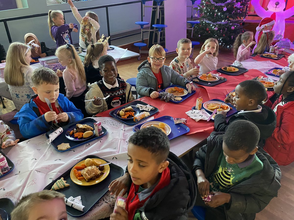 What a lovely Christmas dinner we had today with our pals 😃👍🏼🎅 thanks to everyone who organised 🤩