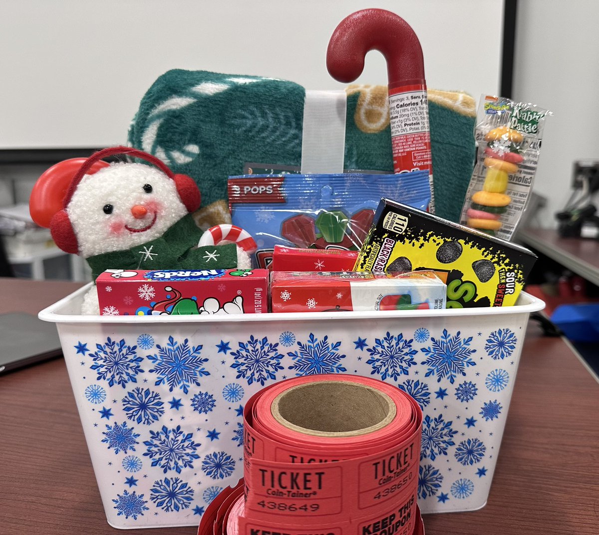 MrsHarak's tweet photo. Enter to win this amazing holiday basket!! Drawing will be held live during the Holiday Broadcast on 12/23! See Ms Harak in the Media Center for a raffle! 1 for $2 or 3 for $5 https://t.co/hk67pp2heC