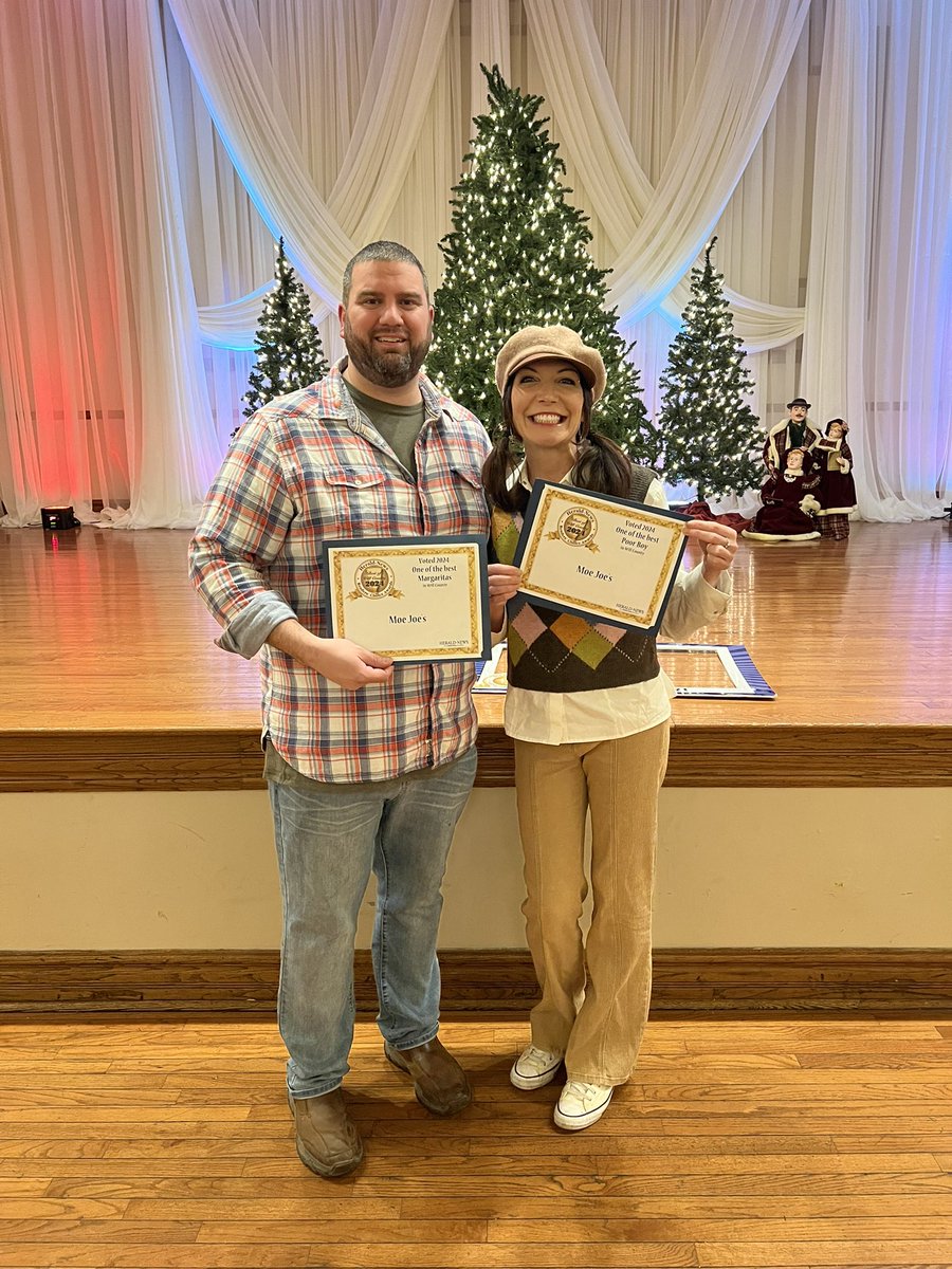 moejoes's tweet photo. Thank You for such an honor surrounded by so many inspirational small businesses being honored last night by the Herald-News! Our little Moe Joe’s received The Reader’s Choice Best in Will County “Best Po’Boy” AND “Best Margarita”! Thank you🥹💜! https://t.co/m8kt6S3tBk