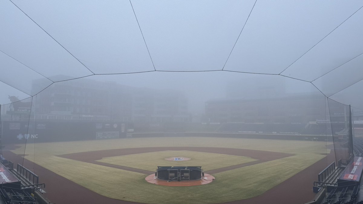 Y’all hear the one about the outfielder who tried to catch a fly ball in this fog?

He mist.