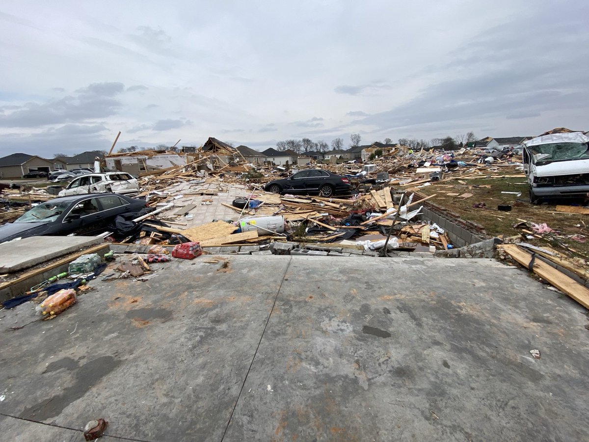 mammatusman's tweet photo. #Mayfield was devastated by killer large #tornado, so was Bowling Green!! #BWG had 3 #tornadoes overnight! Never forget the 17 lives lost in #BowlingGreen #kywx #Quadstate #outbreak #OTD #svrwx https://t.co/SJ4HVbfTtX