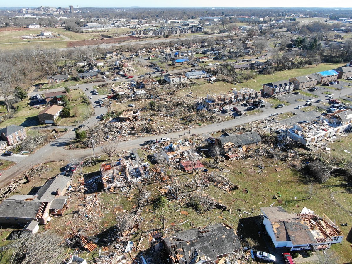 mammatusman's tweet photo. #Mayfield was devastated by killer large #tornado, so was Bowling Green!! #BWG had 3 #tornadoes overnight! Never forget the 17 lives lost in #BowlingGreen #kywx #Quadstate #outbreak #OTD #svrwx https://t.co/SJ4HVbfTtX