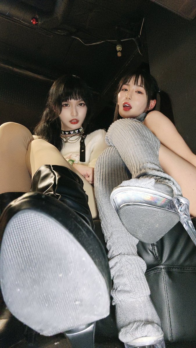 @0__GUMI__0 
这个小姐姐的腿真的是
麻衣姐姐都受不了
便宜你们了，鞋底都舔干净

#伪娘 #cd #男の娘 https://t.co/qeuM4tY7qH