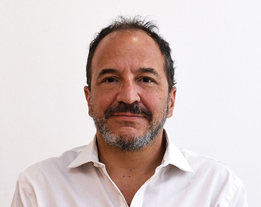 Hoy 10 de diciembre es el Día Internacional de los Derechos Humanos. #AHORA en Desde el Sur conversamos con Gustavo Palmieri, director del Instituto de Justicia y Derechos Humanos "Eduardo Luis Duhalde" <a href="/IJDHUNLa/">Justicia y DDHH-UNLa</a> de la <a href="/UNLaOficial/">Universidad de Lanús</a>.
📻 radio.unla.edu.ar