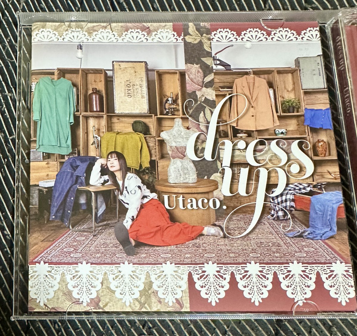 Ikepon1967's tweet image. 続いて袴腰広場でUtaco.さん
先日、超久しぶりにライブを拝見して、またすぐ聴くことができました。
野外だとパワーのある素敵な声がさらに響き渡っていいよね〜
アルバムもゲットできたし、
来年はもうちょっと伺ってみますね〜
#Utaco. 
#UENOクリスマスマーケット