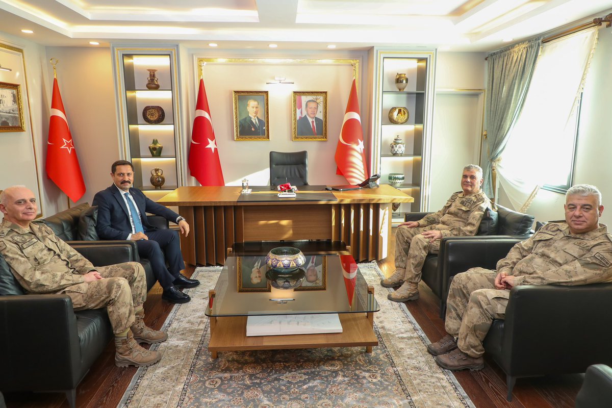 Çeşitli incelemelerde bulunmak üzere ilimize gelen Jandarma Genel Komutanımız Orgeneral Ali ÇARDAKCI, Valimiz Mustafa MASATLI’yı ziyaret etti.
