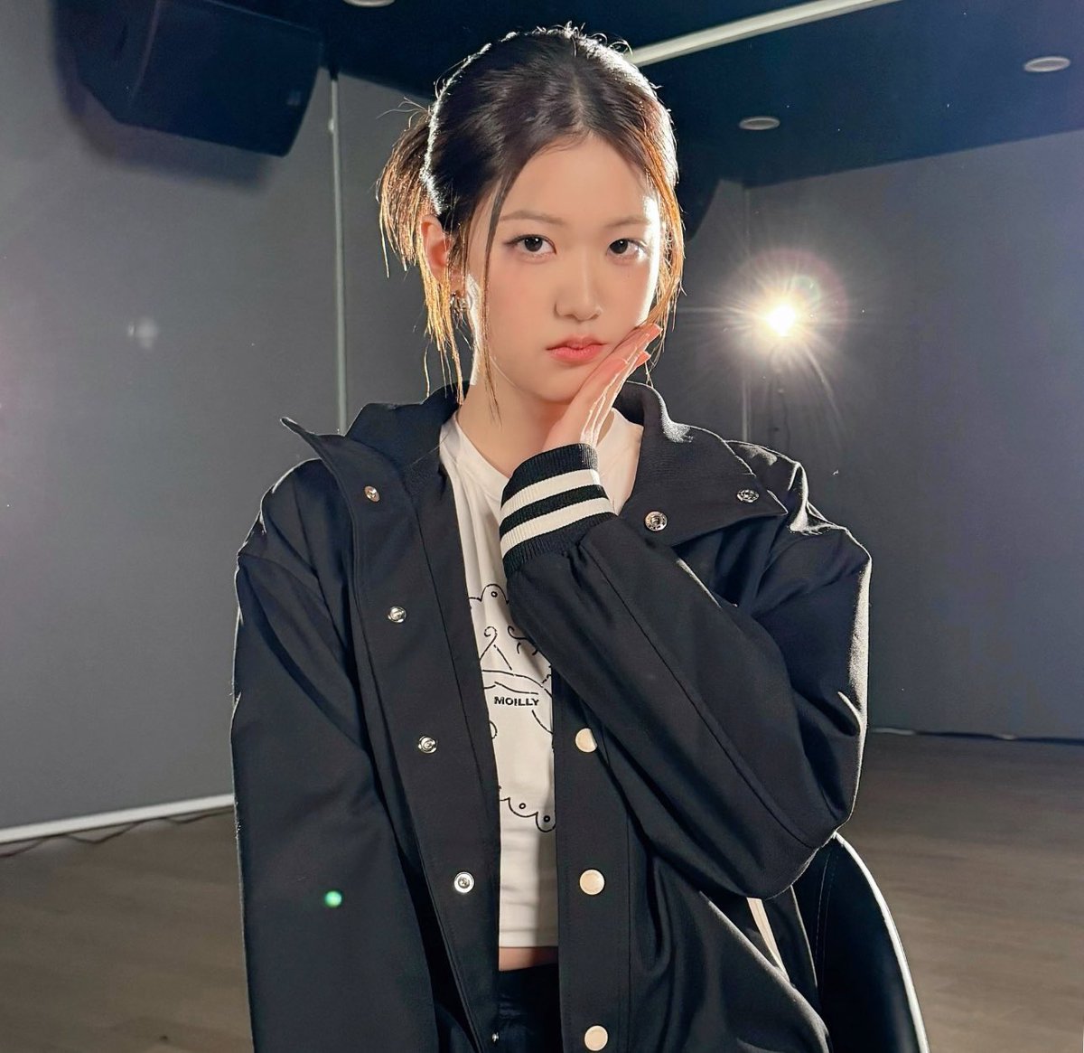 JIYOONGLOBAL's tweet image. [📸] 241210 

iznaPIC📷 &amp;lt;'N/a' iz-mentary&amp;gt;

#YOONJIYOON #윤지윤 #izna #이즈나