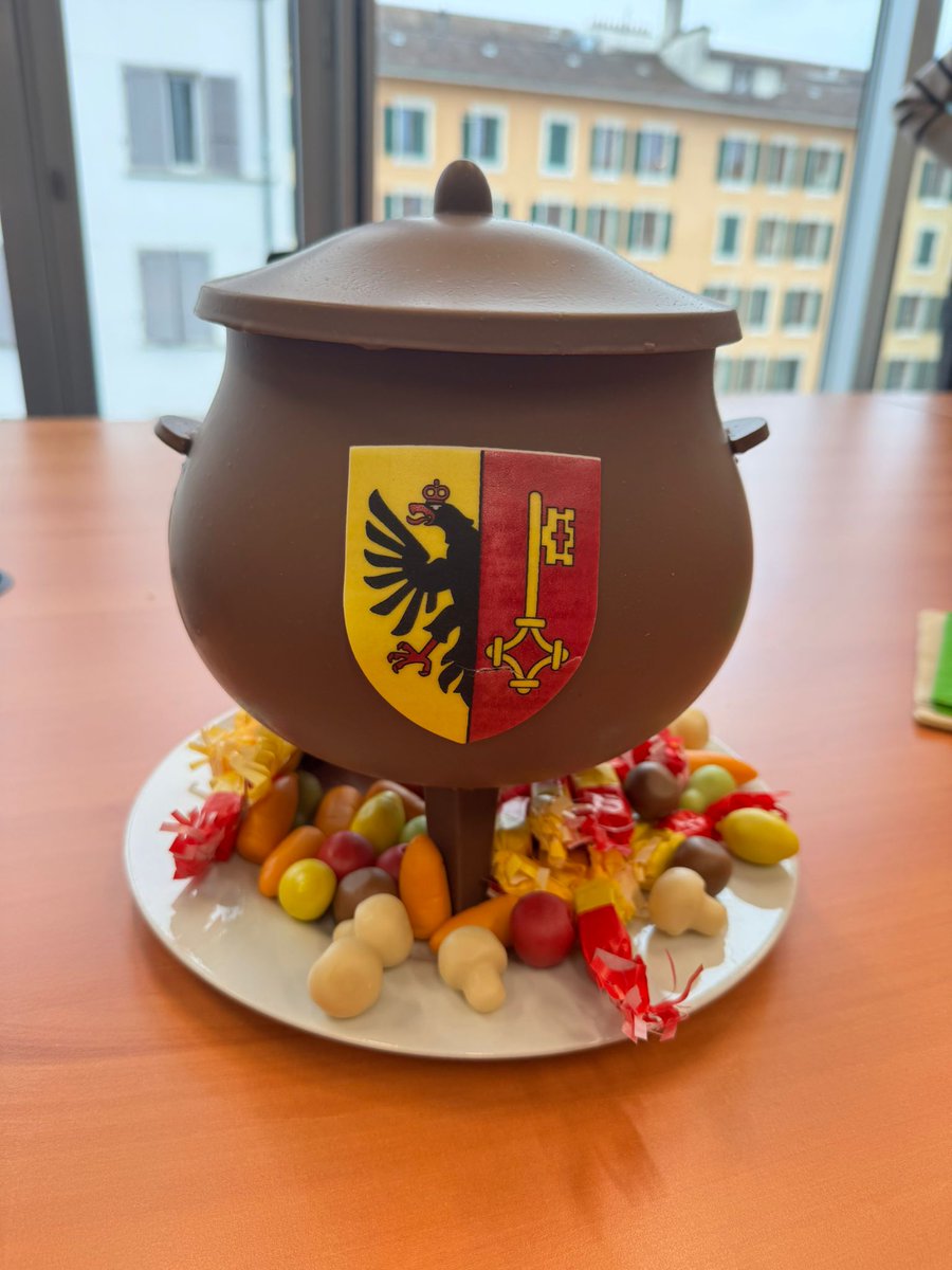 ManiSteinCH's tweet photo. AT the end of the #CCIA group meeting, following the Geneva tradition, the "Marmit" had to be destroied by the oldest and the yougest memember of the group. We were succesfull (after a second try). https://t.co/86BBgDcyHn