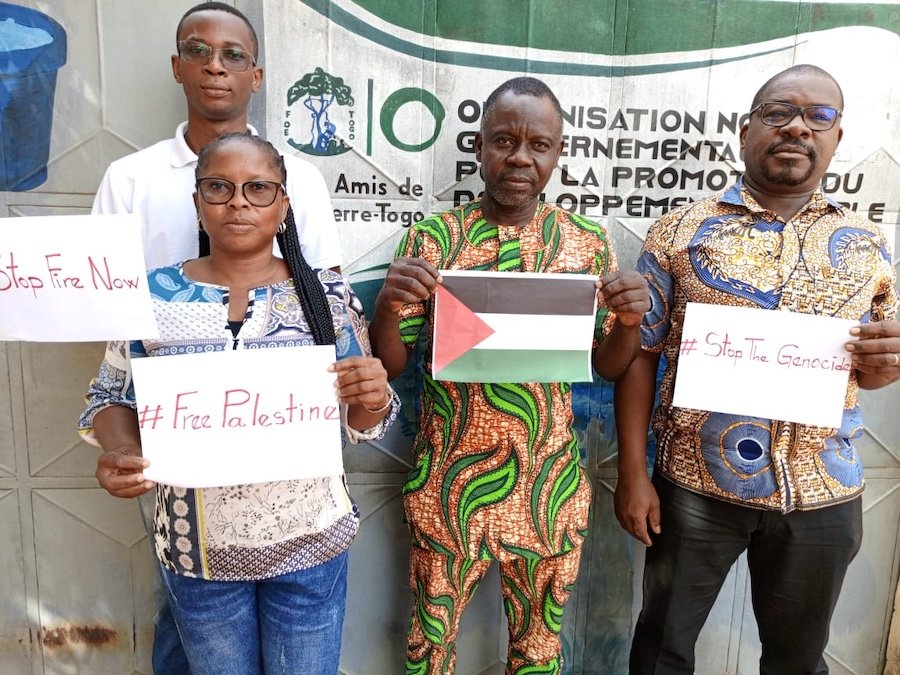 Les Amis de la Terre International (@foeint_fr) on Twitter photo En cette #Journéedesdroitshumains, <a href="/FoEint/">Friends of the Earth International</a> est solidaire de la Palestine et appelle à un cessez-le-feu immédiat à Gaza. Rejoignez notre mouvement mondial pour la paix et la justice.
En savoir plus bit.ly/3OPmPFG #CeasefireNow En cette #Journéedesdroitshumains, <a href="/FoEint/">Friends of the Earth International</a> est solidaire de la Palestine et appelle à un cessez-le-feu immédiat à Gaza. Rejoignez notre mouvement mondial pour la paix et la justice.
En savoir plus bit.ly/3OPmPFG #CeasefireNow