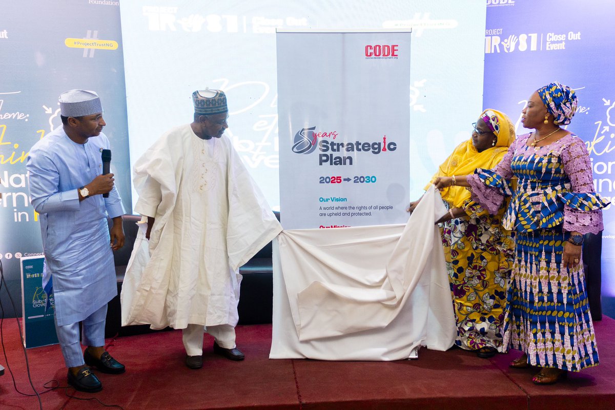 Connected_dev's tweet image. Project Trust close-out event &amp;amp; launch of Connected Development’s (@connected_dev) 5yrs strategic plan was a success👏

The event themed “Rethinking Sub-national Governance in Nig” focused on sharing lessons, challenges &amp;amp; successes (1/7)

Supported by @macfound 

#ProjectTrustNG