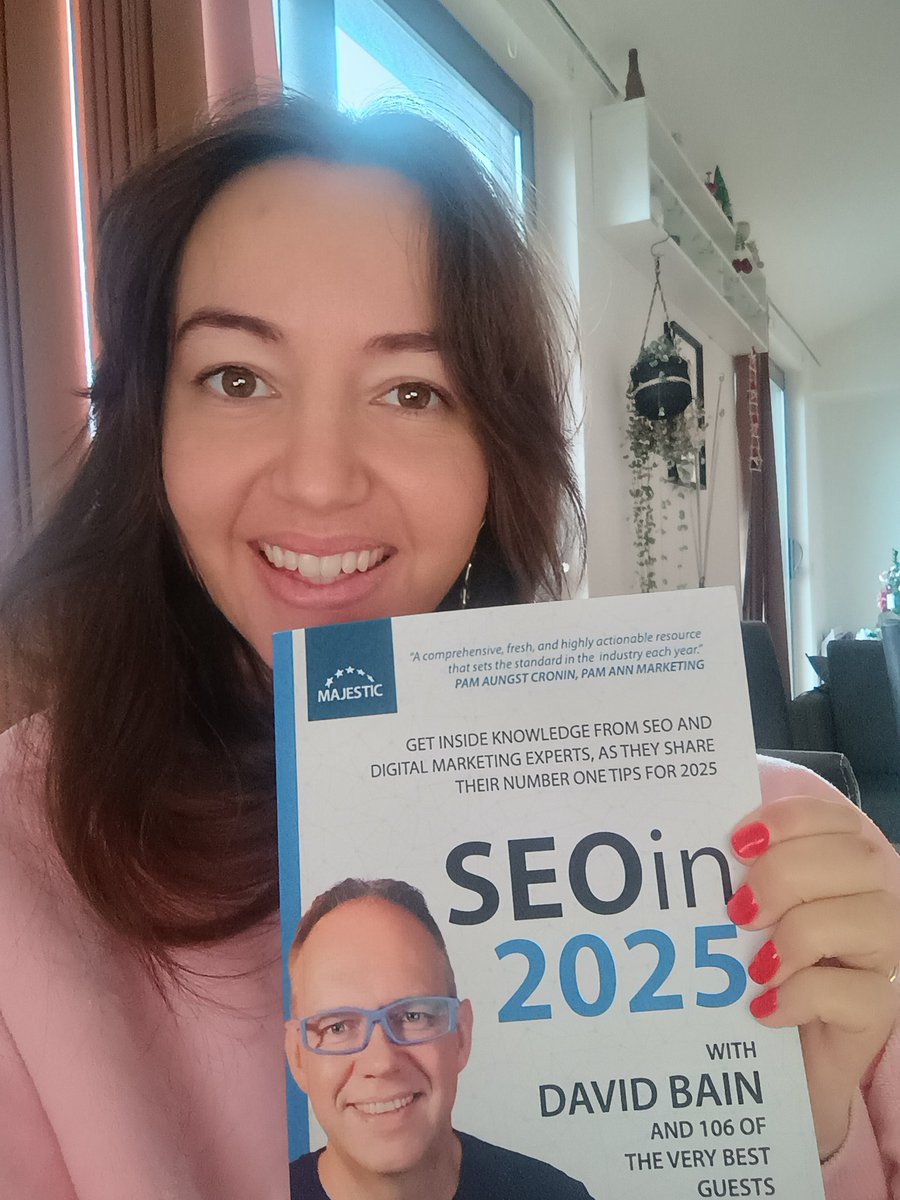 I literally got this on my door as I was in the book launch livestream! So timely 🥰You're still on time to join the party for <a href="/Majestic/">Majestic</a> "SEO in 2025" book: youtube.com/live/857wq1ecR…