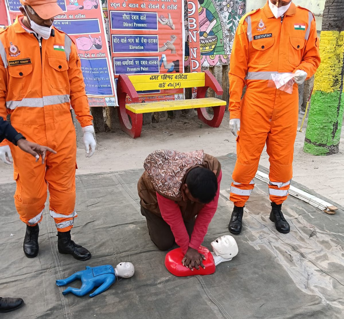 09NDRF's tweet image. #CommunityAwarenessProgramme was conducted at Block- #Barahiya,Distt- #Lakhisarai (Bihar) in which Block staffs including CO, Civilians were present and got benefitted.
@NDRFHQ
@BsdmaBihar 
@BiharDMD 
@HQ_DG_NCC 
@ndmaindia