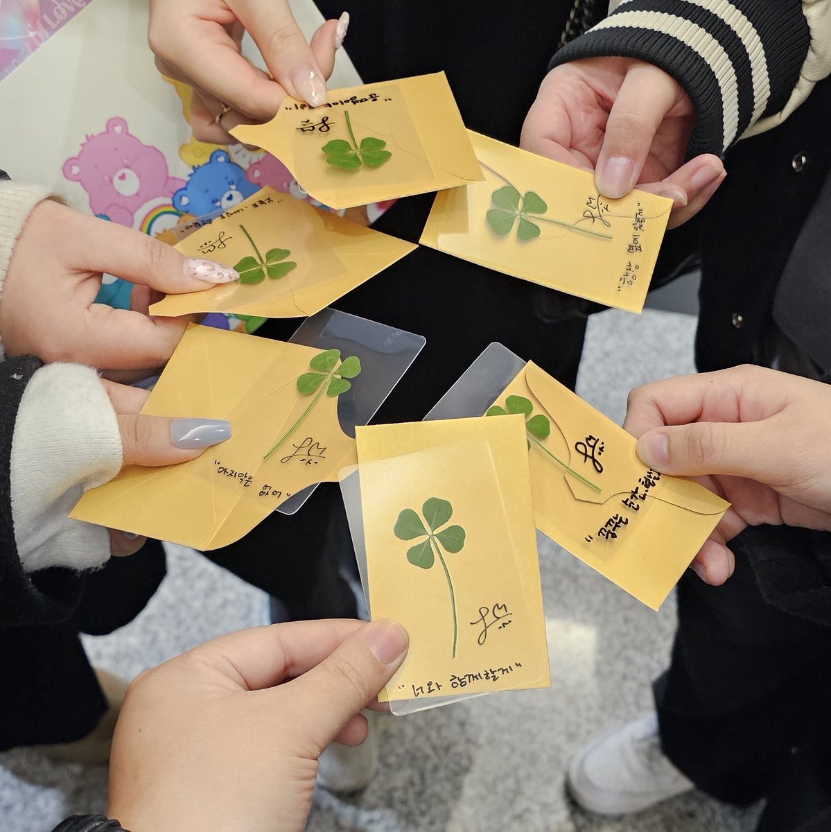 _24jang's tweet photo. 너 진짜 이러면.. 디너쇼 열어야 돼...
#상연아_행운을_나눠줘서_고마워 https://t.co/YU9KO0O9MR