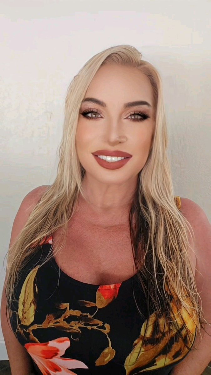 jennsteelexxx's tweet photo. Sun-kissed hair, beach vibes, and that effortless charm—being a Florida blonde is more than just a look, it’s a lifestyle! 🌞🌴 From salty ocean breezes to tropical sunsets, we’re glowing inside and out. #FloridaBlonde #SunshineStateStyle #GoldenHourGlow #BeachLife https://t.co/eL72f4CT9n