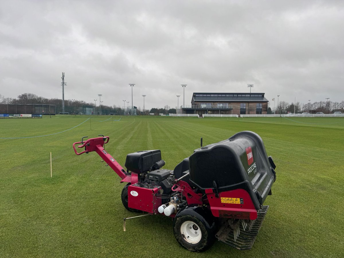 ianajordan's tweet image. Aeration with the pro core today on 2 squares down in Kent and a dusting of sand @OfficialWands ready for verti draining tomorrow. @Proffittglenn @charlieells @CampeyTurfCare