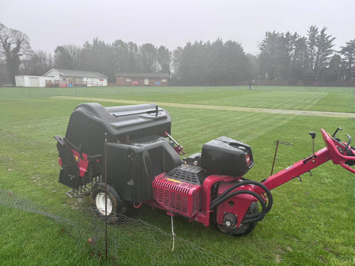 ianajordan's tweet image. Aeration with the pro core today on 2 squares down in Kent and a dusting of sand @OfficialWands ready for verti draining tomorrow. @Proffittglenn @charlieells @CampeyTurfCare