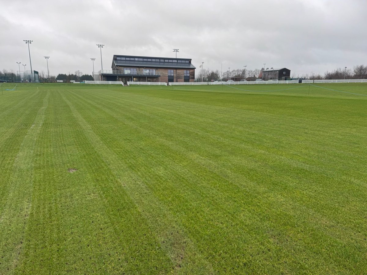 ianajordan's tweet image. Aeration with the pro core today on 2 squares down in Kent and a dusting of sand @OfficialWands ready for verti draining tomorrow. @Proffittglenn @charlieells @CampeyTurfCare