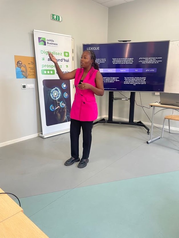 benindnsforum's tweet photo. 🎉 Lancement officiel de la #WomanDNSAcademy !
Ce jour marque une étape importante dans le cadre de la 10e édition du Bénin DNS Forum 2024 ! Les boursières sélectionnées pour cette académie exclusive ont répondu présentes pour démarrer une formation enrichissante.
#BDF10 https://t.co/BZ1lMSkaVF