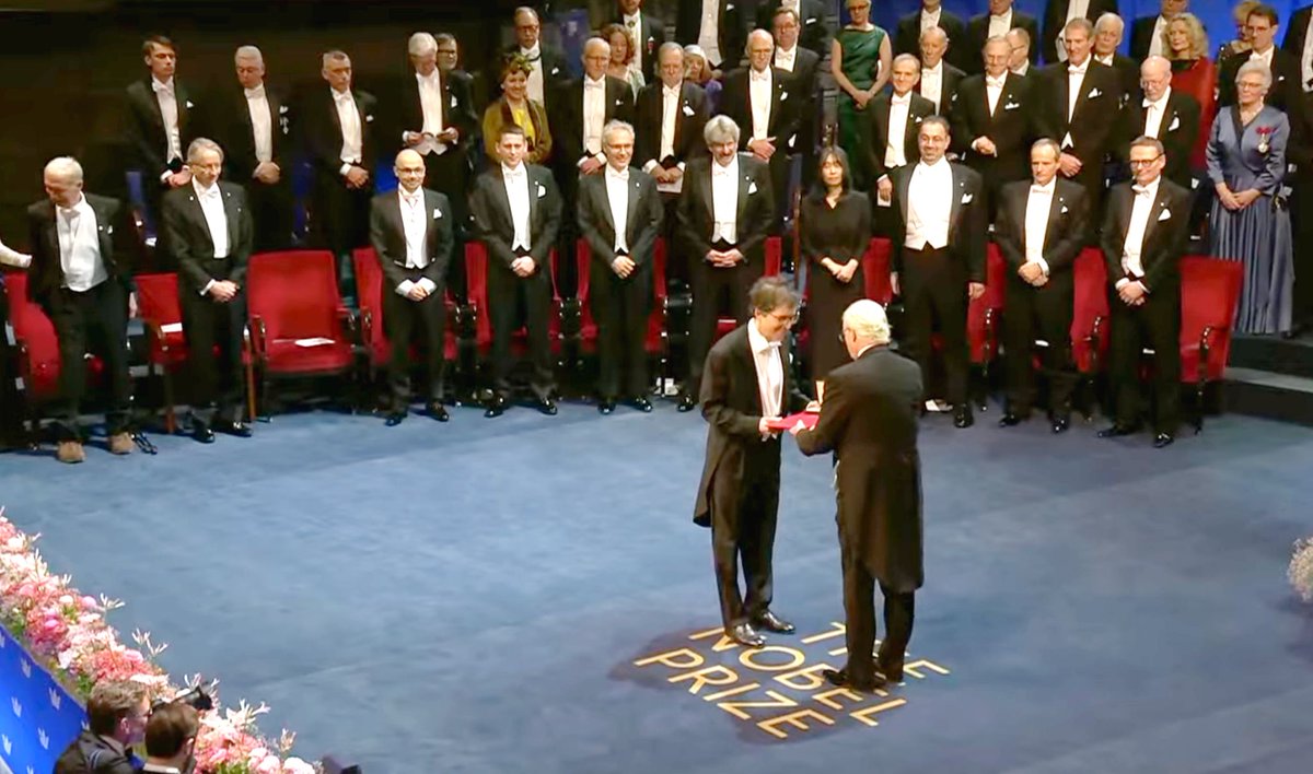 Brian Kuhlman &amp; Gautam Dantas were researchers in the David Baker Lab - responsible for the first successful protein with a novel fold not found in nature, Top7 (pub in 2003). Brian designed it w/ classic Rosetta Molecular Modeling Suite &amp; Gautam solved the structure 1QYS" #Nobel