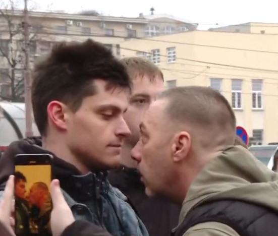 Платио бих да имам овај ниво самоконтроле као овај дечко, хладнији од рубиновог шприцера