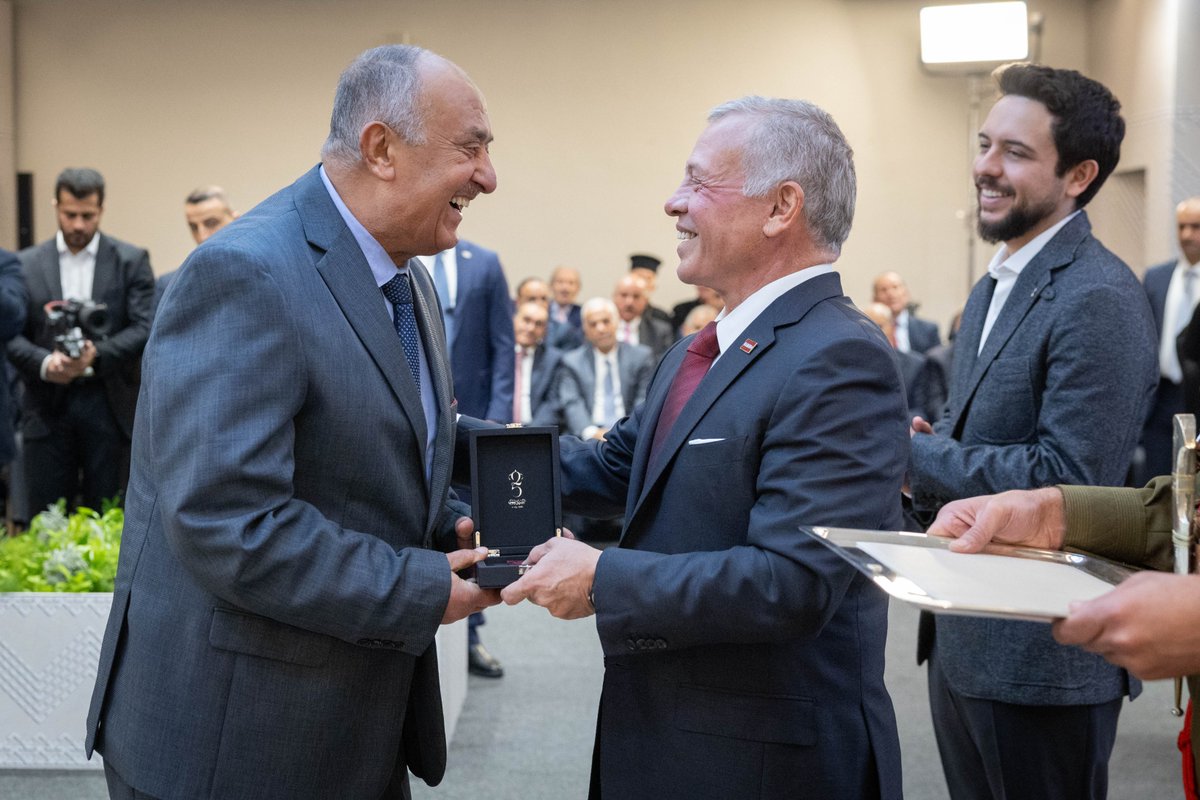 RHCJO's tweet photo. His Majesty King Abdullah II bestows the #SilverJubilee Medal on individuals and institutions in #Balqa, in recognition of their contributions in service of #Jordan, especially the local community in the governorate https://t.co/sXQEqRzCST